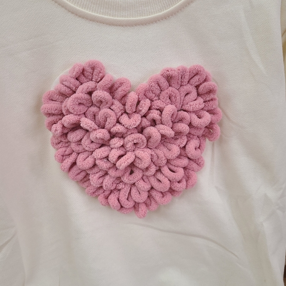 NEW Chenille Cream Crewneck with Pink Heart Size 3T - Picture 3 of 5